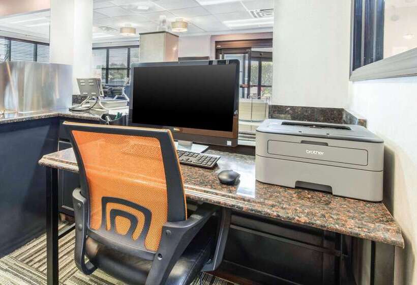 هتل Quality Inn Airport I240
