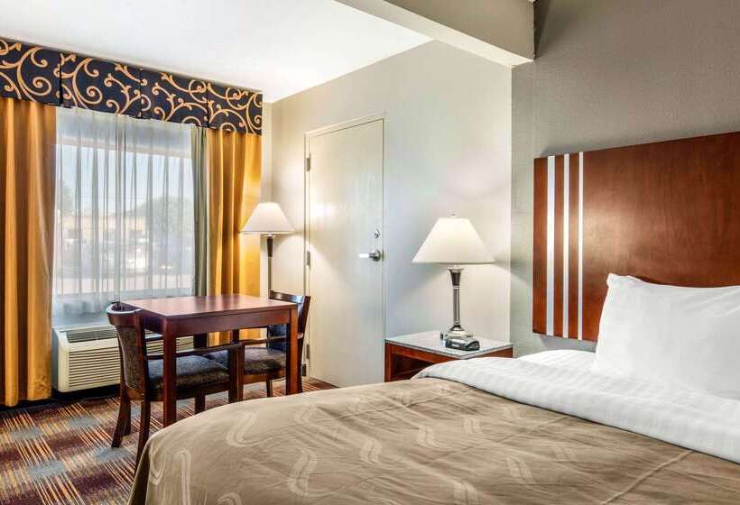 هتل Quality Inn Airport I240