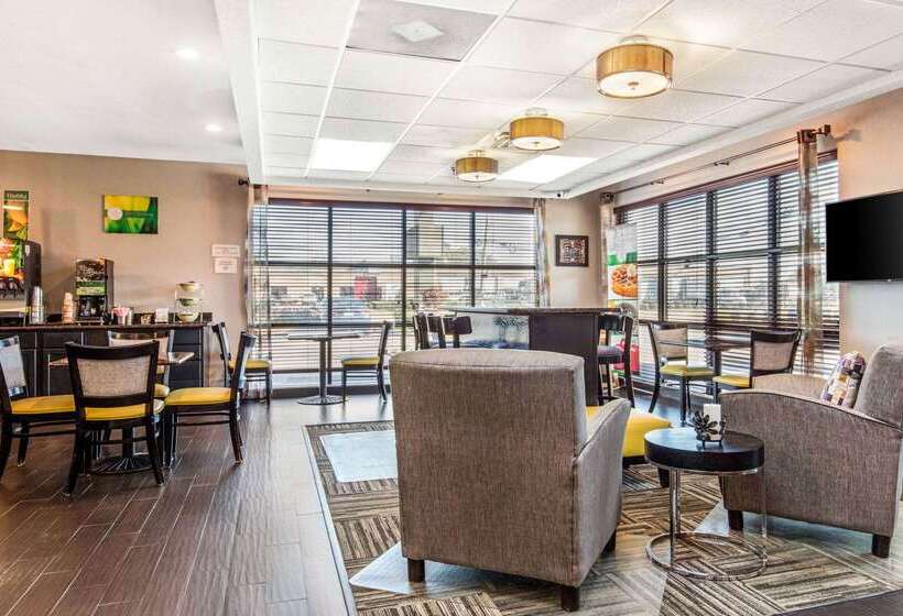 هتل Quality Inn Airport I240