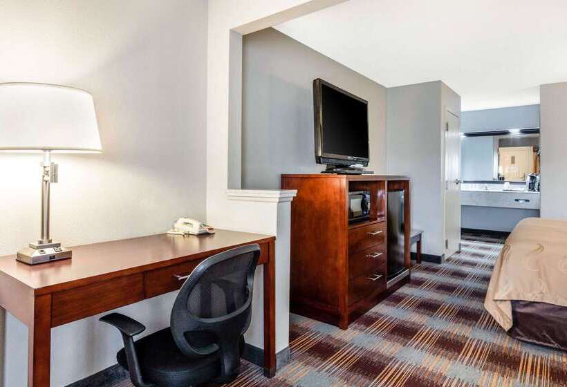 هتل Quality Inn Airport I240