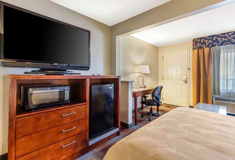 هتل Quality Inn Airport I240