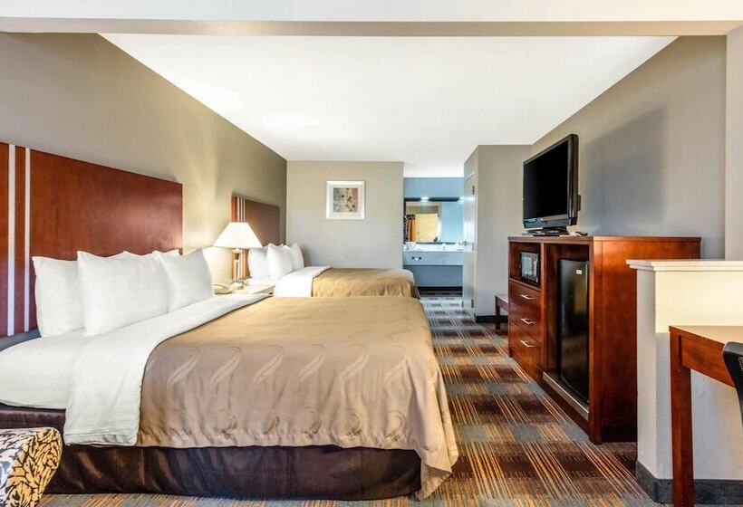 هتل Quality Inn Airport I240
