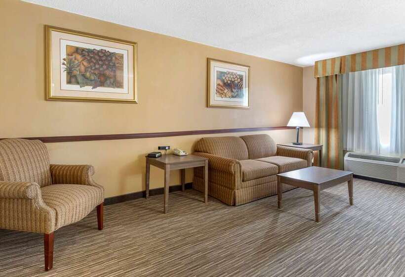 בית מלון כפרי Quality Inn & Suites Hanes Mall