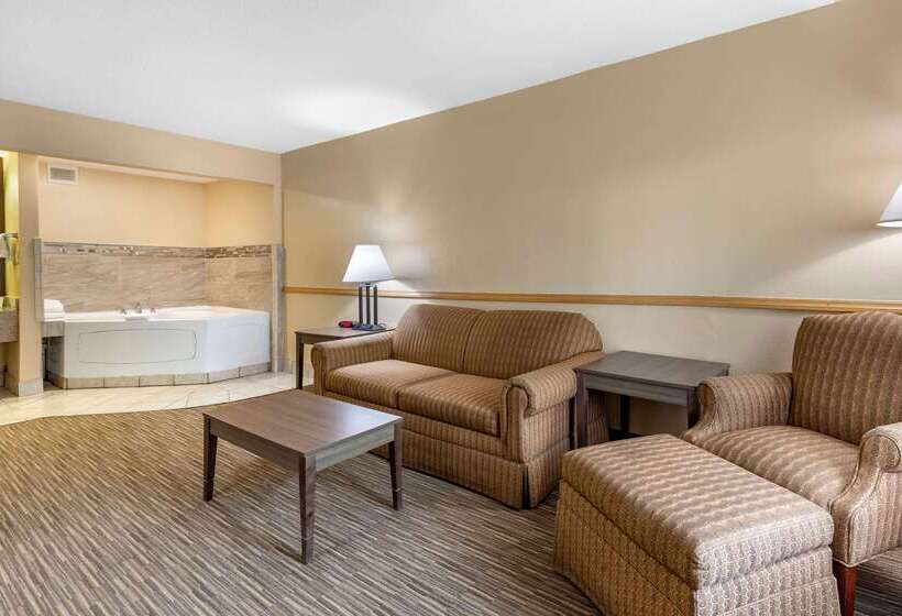 בית מלון כפרי Quality Inn & Suites Hanes Mall
