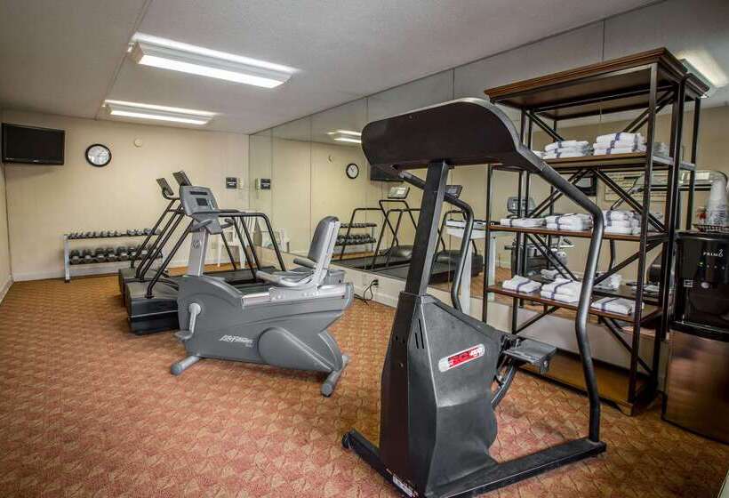 בית מלון כפרי Quality Inn & Suites Hanes Mall