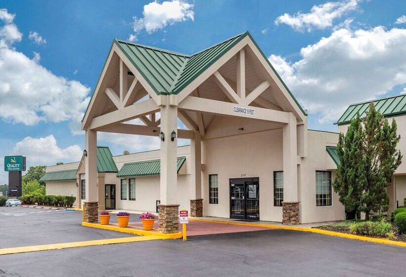 בית מלון כפרי Quality Inn & Suites Hanes Mall