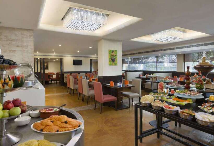 هتل Ramada Chennai Egmore