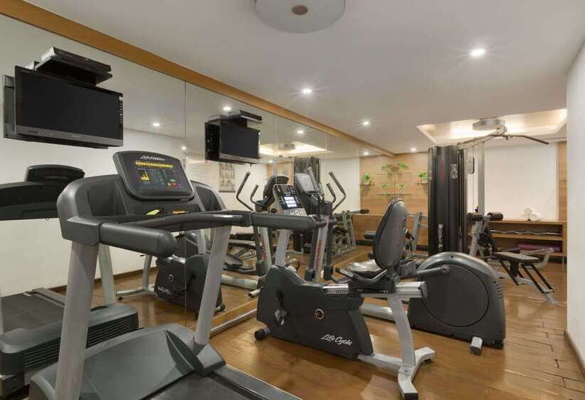 هتل Ramada Chennai Egmore