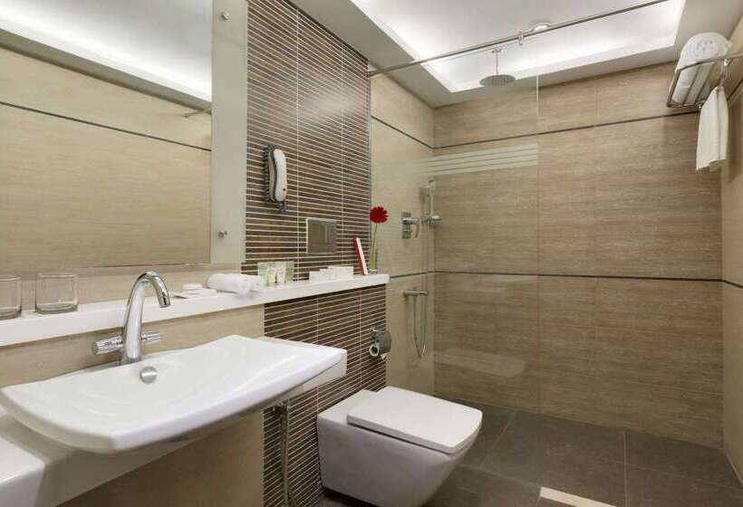 هتل Ramada Chennai Egmore