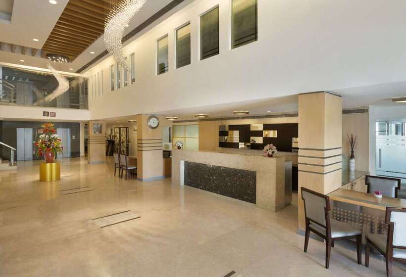 هتل Ramada Chennai Egmore