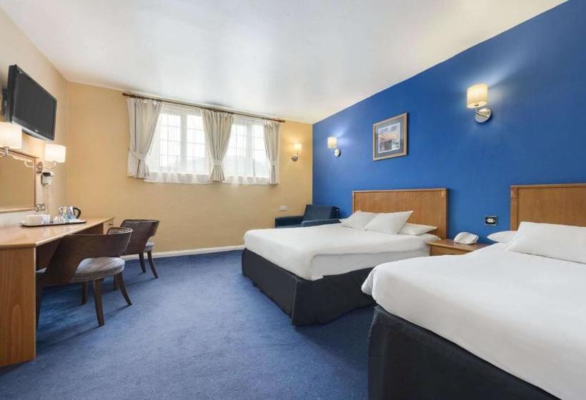 هتل Ramada By Wyndham Loughborough