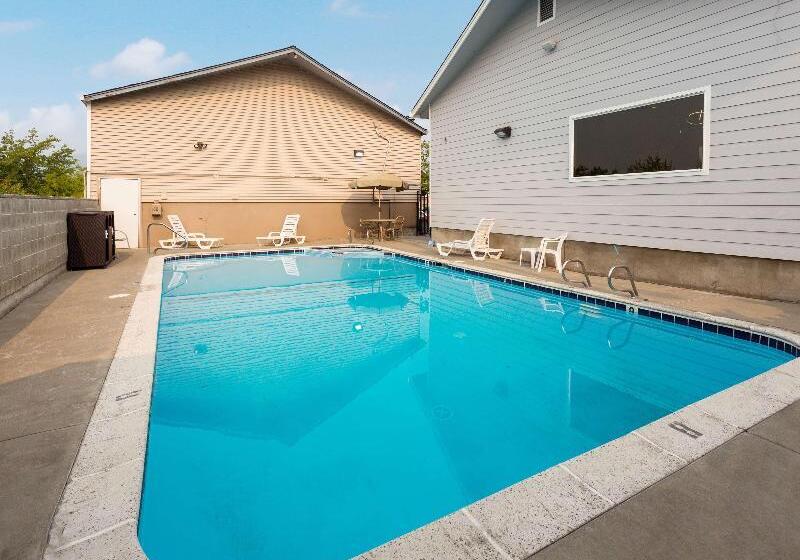 Отель Red Lion Inn & Suites Grants Pass