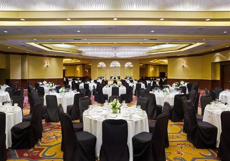 هتل Sheraton Springfield Monarch Place