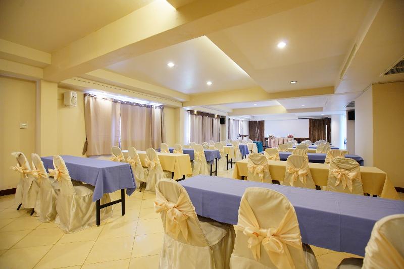 هتل Tanaosri Resort Pranburi