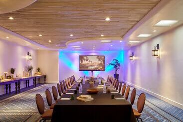 هتل The Scott Resort & Spa