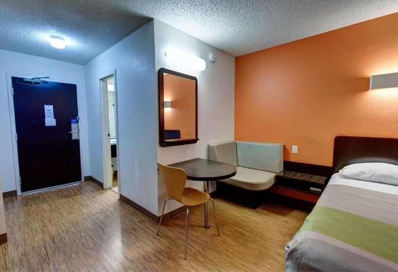مُتل Executive Inn & Suites