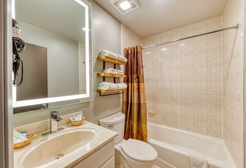 Общежитие La Mirage Inn  Hollywood