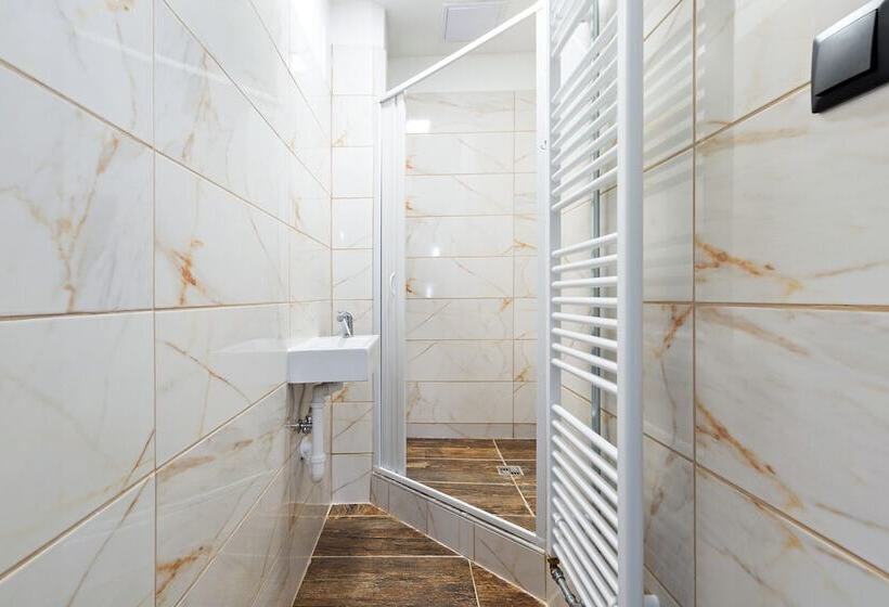 Hostel Na šalamouně