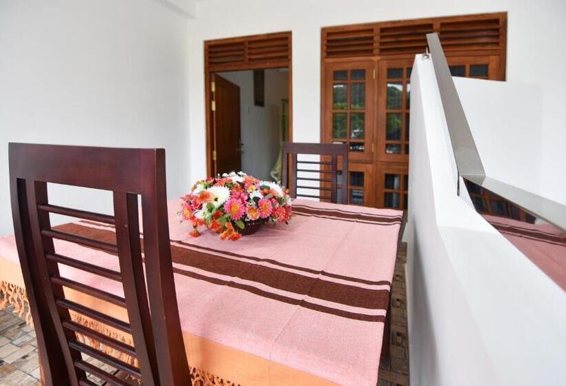 هتل The Lodge Unawatuna