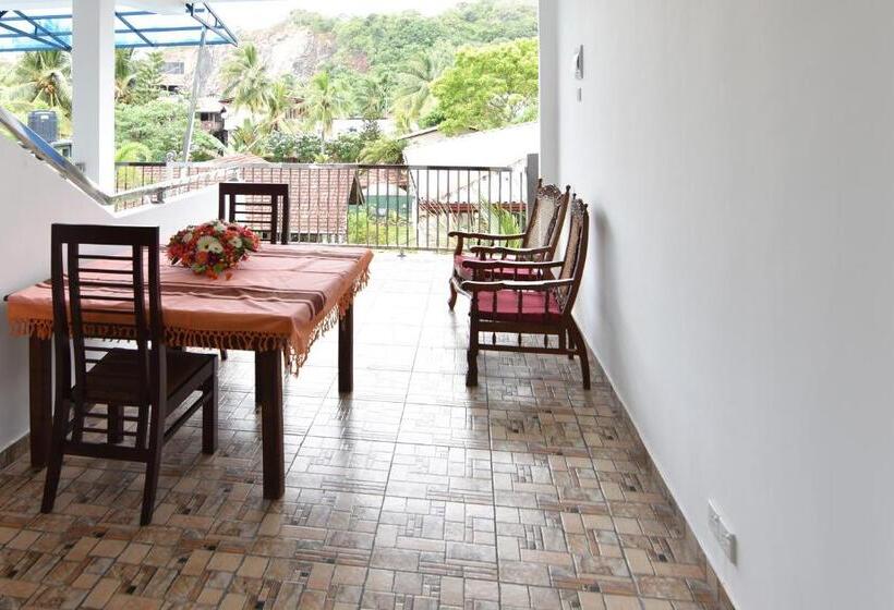 هتل The Lodge Unawatuna