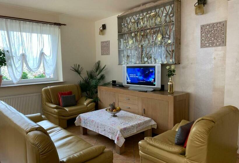 بنسيون Vila Thomas