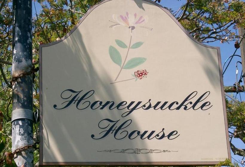 هاستل Honeysuckle House