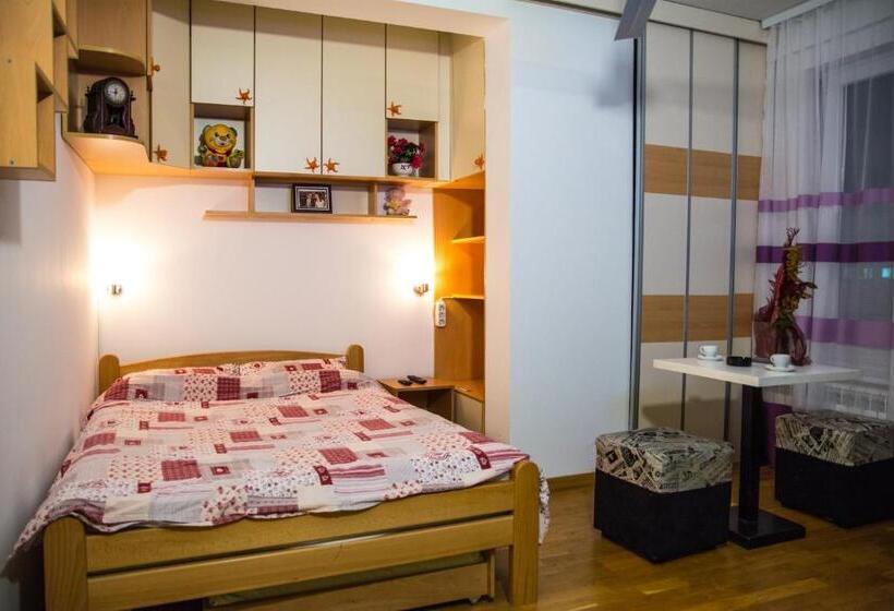 هاستل Rooms And Apartments S