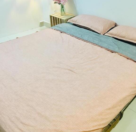 تختخواب و صبحانه 1993’s House