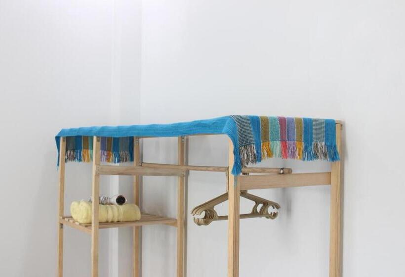 تختخواب و صبحانه 1993’s House