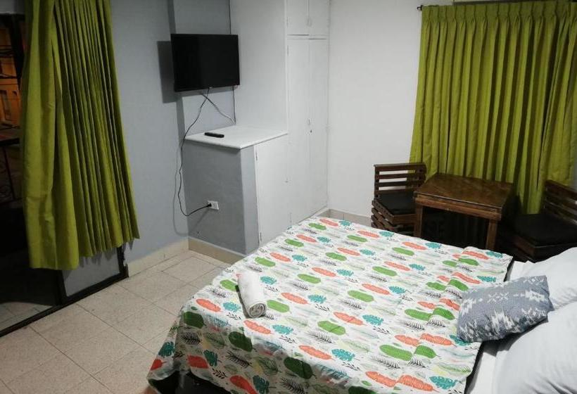 هتل Casa Noah Hostel