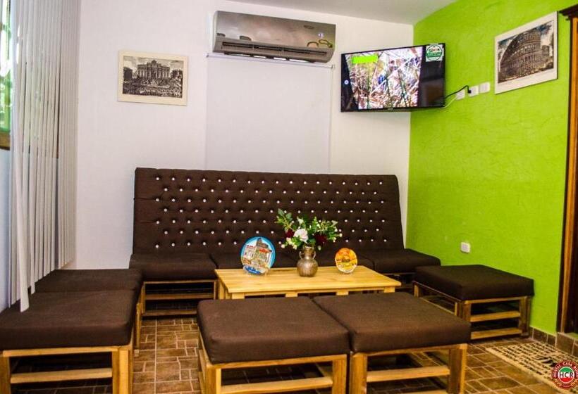 هتل Hostal Casa Roma