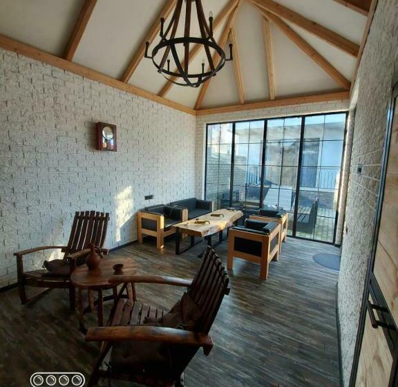 Level Up Hotel & Restaurant