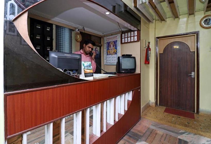 Oyo 28177 Hotel Amrita