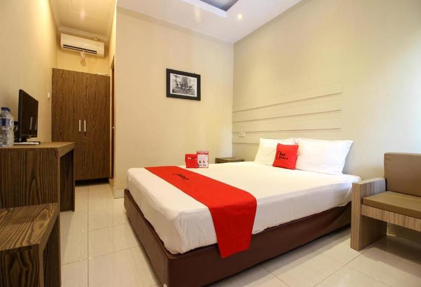 Пансион Reddoorz Plus @ Jalan Damai 2