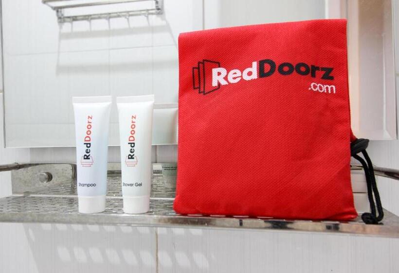 پانسیون Reddoorz Plus Near Upn Jogjakarta 2