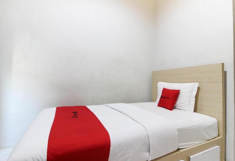 پانسیون Reddoorz Plus Near Upn Jogjakarta 2
