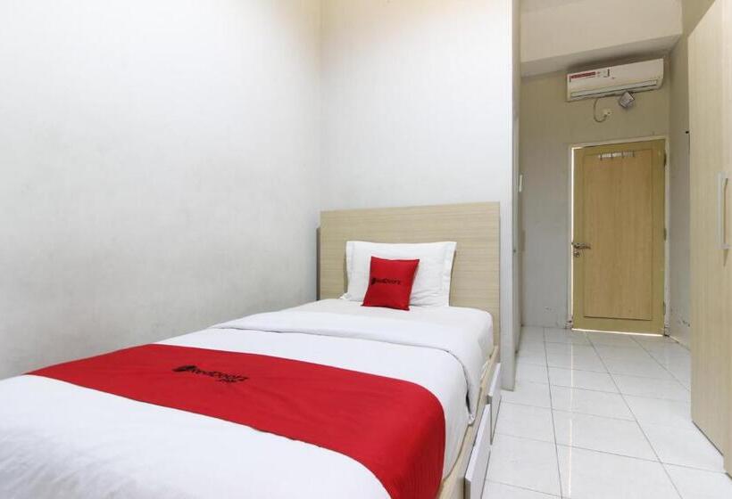 پانسیون Reddoorz Plus Near Upn Jogjakarta 2
