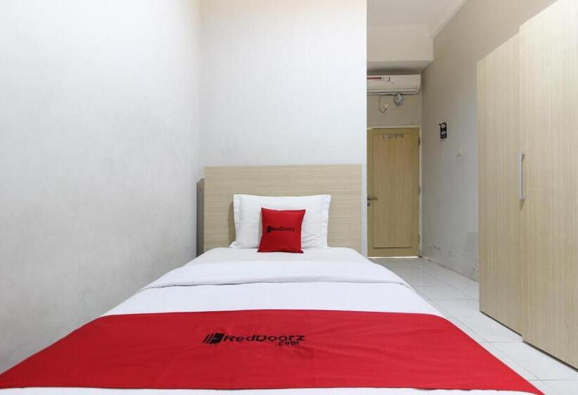 پانسیون Reddoorz Plus Near Upn Jogjakarta 2