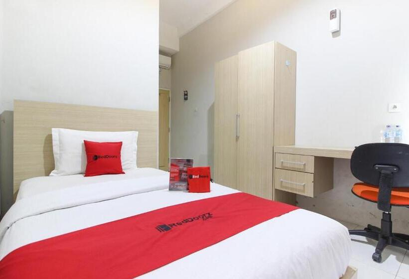 پانسیون Reddoorz Plus Near Upn Jogjakarta 2
