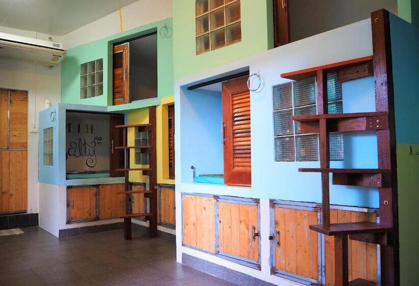 Sundaze Samet Bar & Hostel