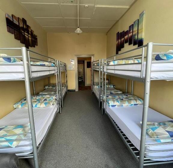 هاستل Chalet Backpackers