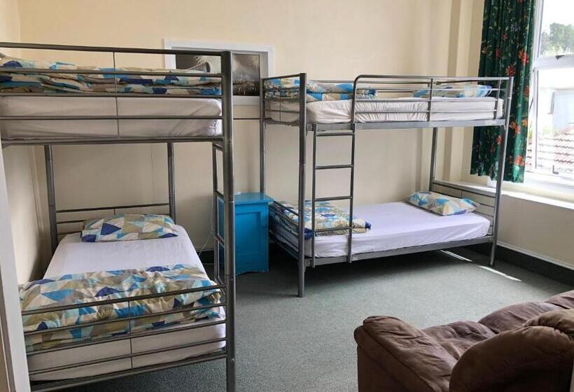 هاستل Chalet Backpackers