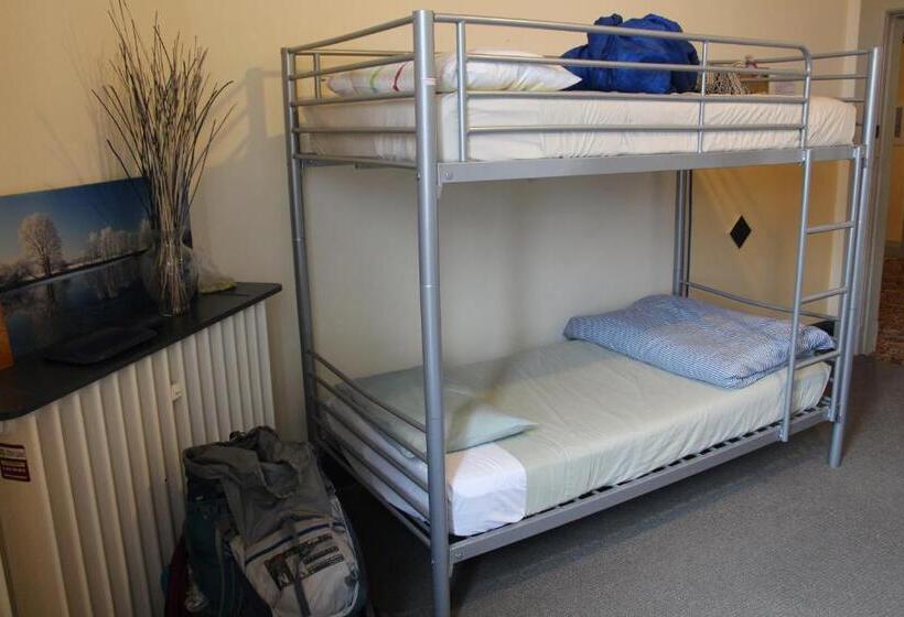 هاستل Chalet Backpackers