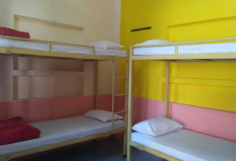 تختخواب و صبحانه Bliss Guest House Assi Ghat