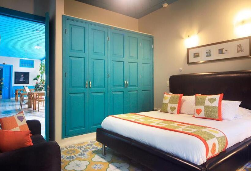 هتل Casa De Las Dos Palmas