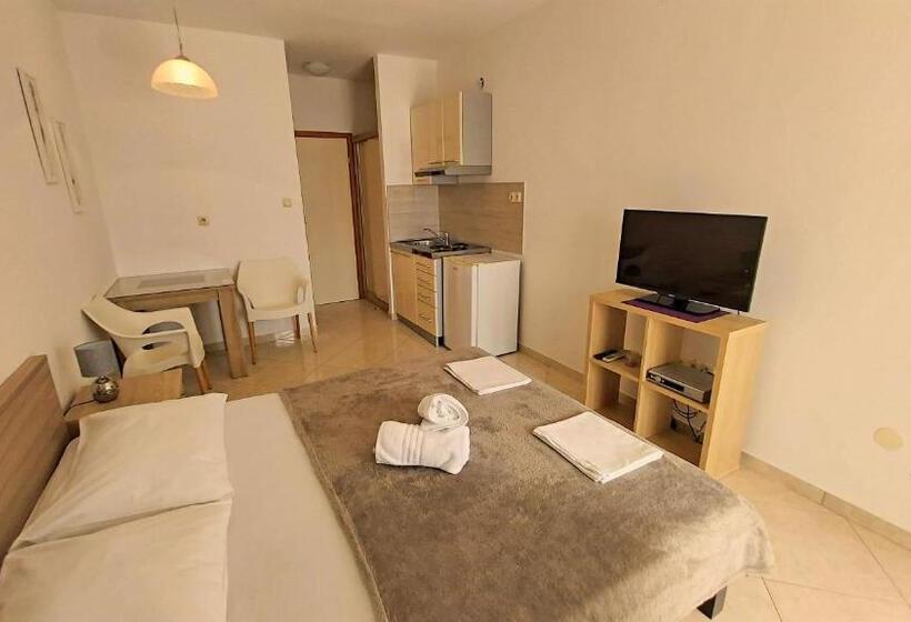 پانسیون Apartments Nemira