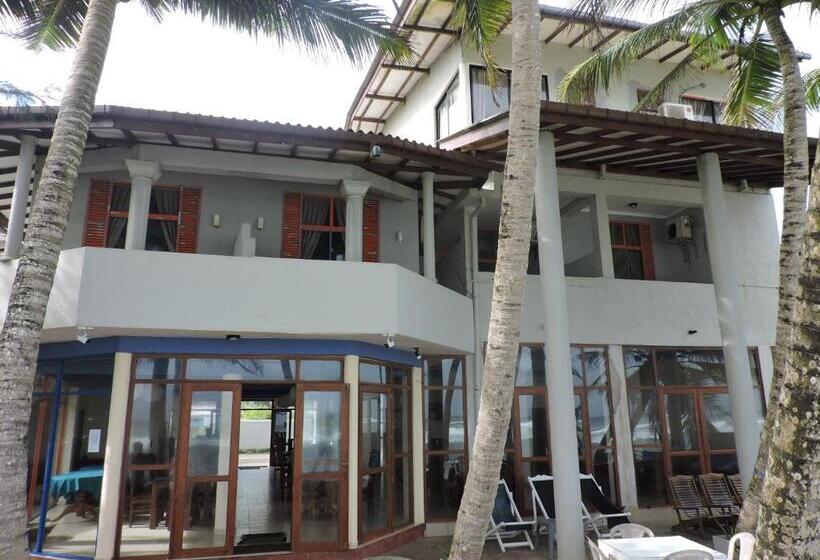 پانسیون Malee Villa