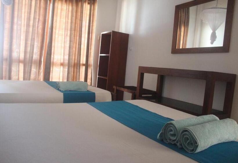 پانسیون Malee Villa