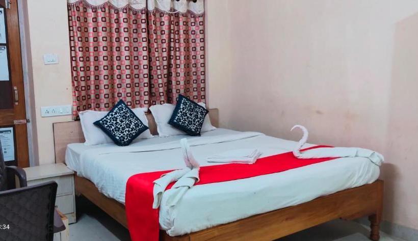 Отель The Bay Suites