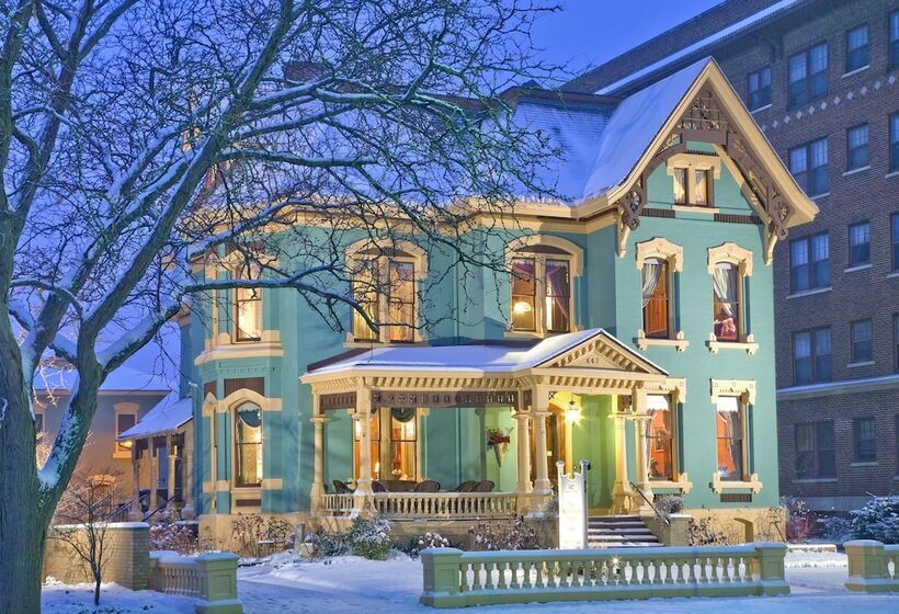 هتل Kalamazoo House